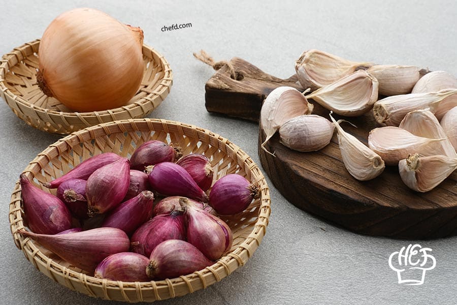 Image with shallots and onions.