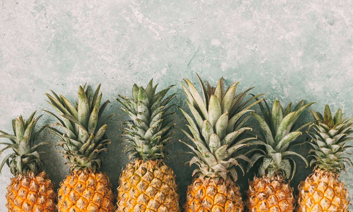 The Color Guide to Picking a Ripe Pineapple