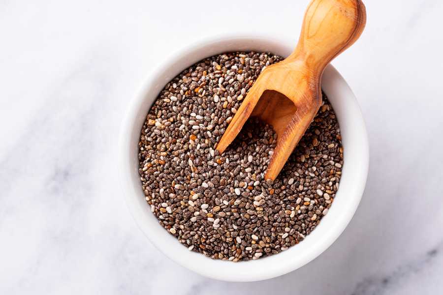 Image with the chia seeds chefd com.